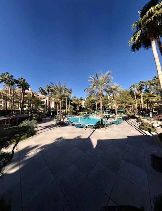 Building Photo - Condo In A Luxurious Community - 1 Bedroom