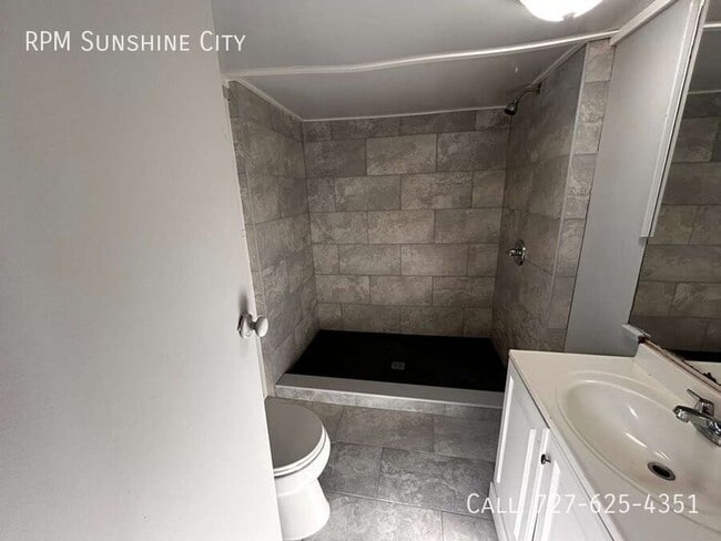 Building Photo - 710 S 50th St