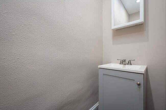Building Photo - Newly Renovated 3 Bedroom in Charming Balt...