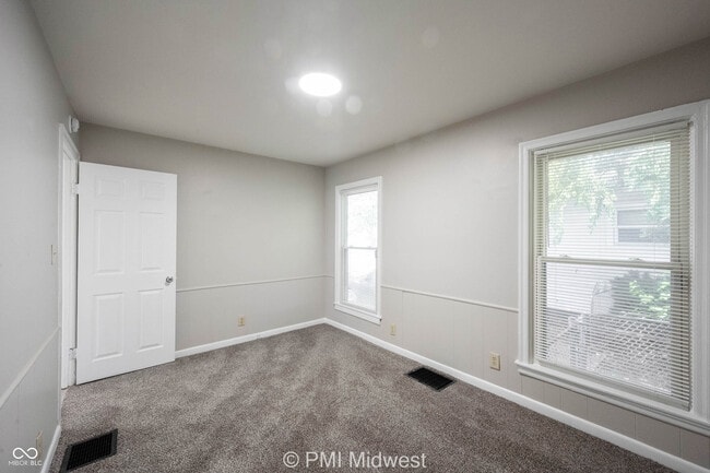 Building Photo - 4615 Caroline Ave