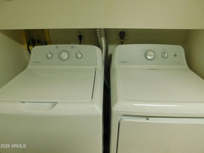 Building Photo - 1001 N Pasadena