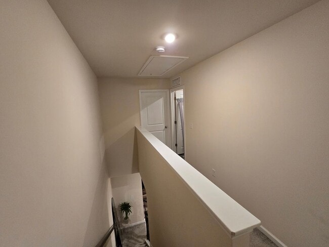 Building Photo - Spacious 3-Bed / 2.5-Bath Townhome near RTP! FREE TV & INTERNET! Reverse Osmosis Purification Sys...