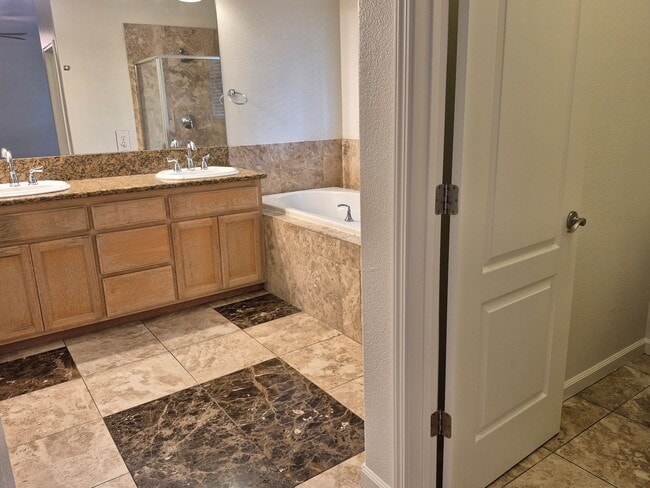 Building Photo - Beautiful 3 bedroom 2.5 bath in Folsom
