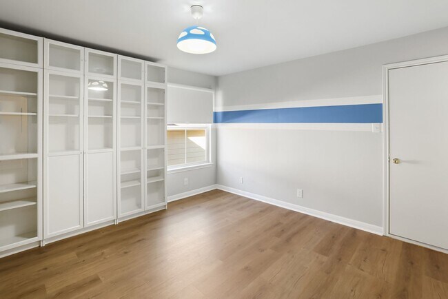 Building Photo - 4 Bedroom/3.5 Bath Rogers Ranch Subdivision