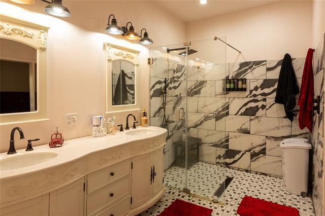 Building Photo - 340 E 3rd St