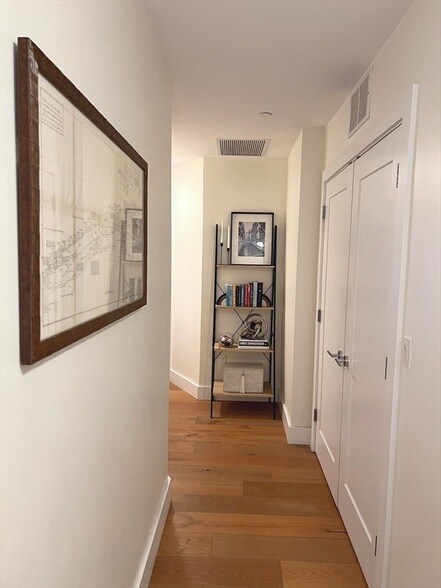 Building Photo - 250 Meridian St