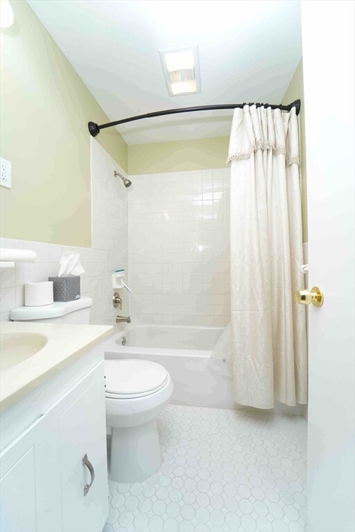 Building Photo - 176 Maple Ave