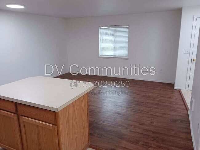 Building Photo - 2571 NW Cedar Ave