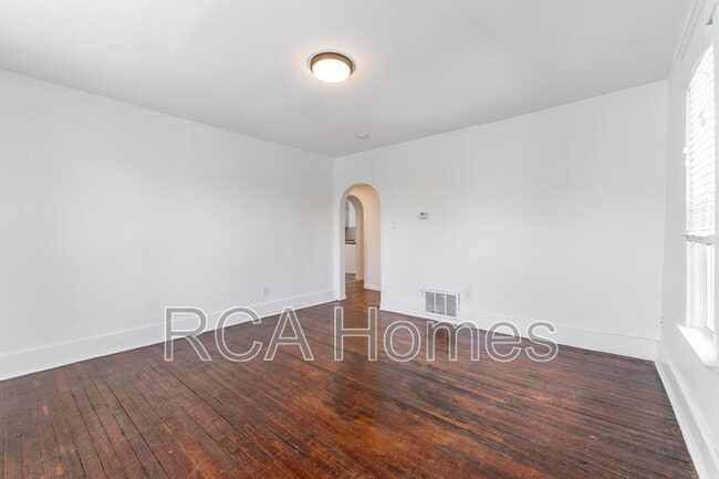 Building Photo - 3005 Ruckle St