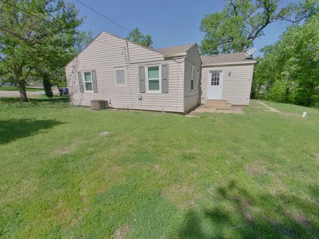 Building Photo - 430 N Jackson Heights St