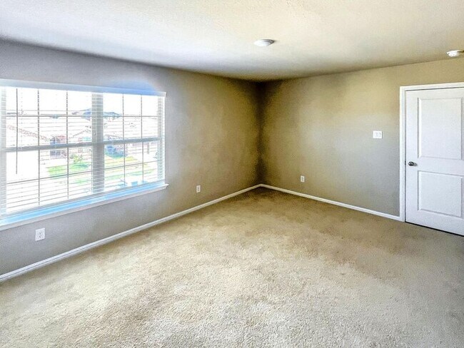 Building Photo - 8729 Heliotrope Ln