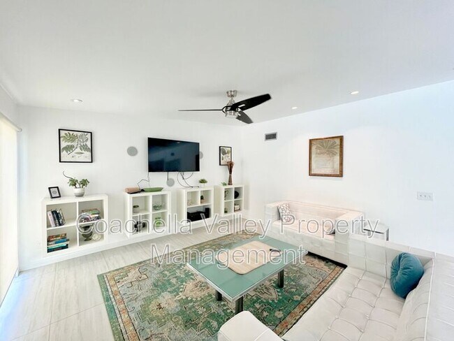 Building Photo - 2719 E Ventura Rd