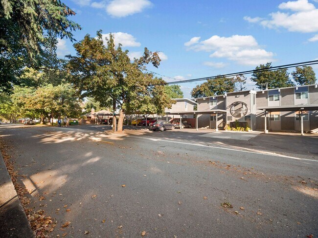 Building Photo - ONE BEDROOM IN DESIRABLE MILLWOOD NEIGHBOR...