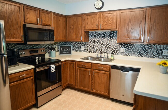 Kitchen with stainless appliances. - 523 Kimberlite St
