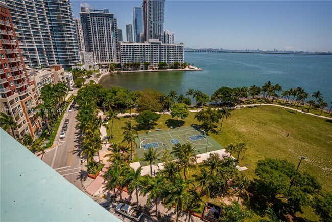 Building Photo - 1900 N Bayshore Dr