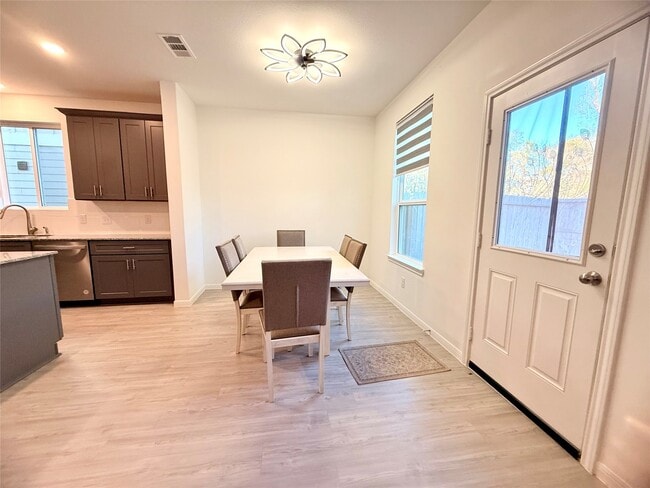 Building Photo - 24619 Applewood Crst Ln