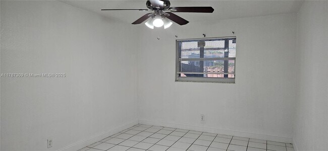 Building Photo - 1408 SW 9th Ave