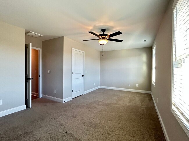 Building Photo - The Landing at Lewis Creek |