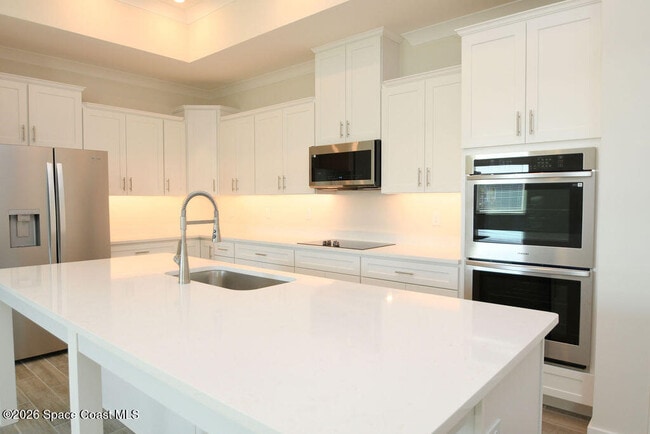 Building Photo - 657 Clearwater Ave