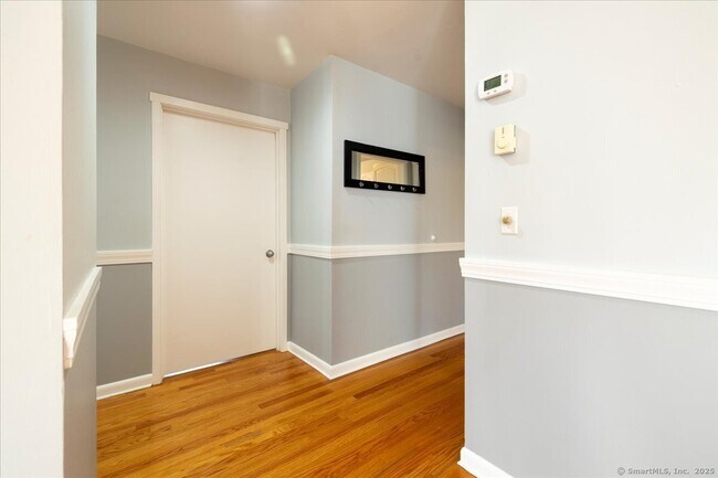 Building Photo - 114 Heritage Vlg