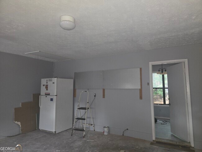 Building Photo - 139 River Oaks Dr