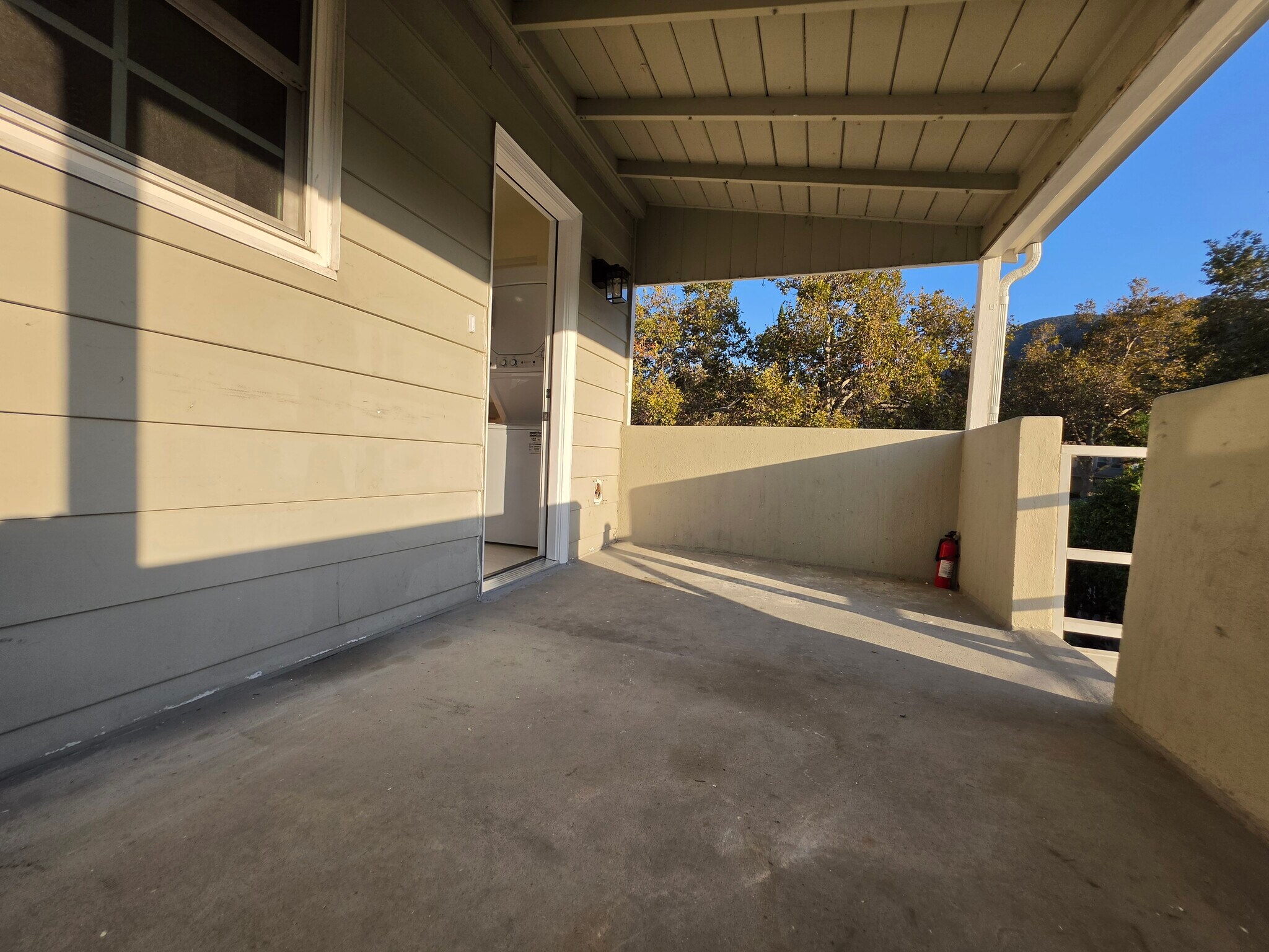 Building Photo - 2913 W Riverside Dr