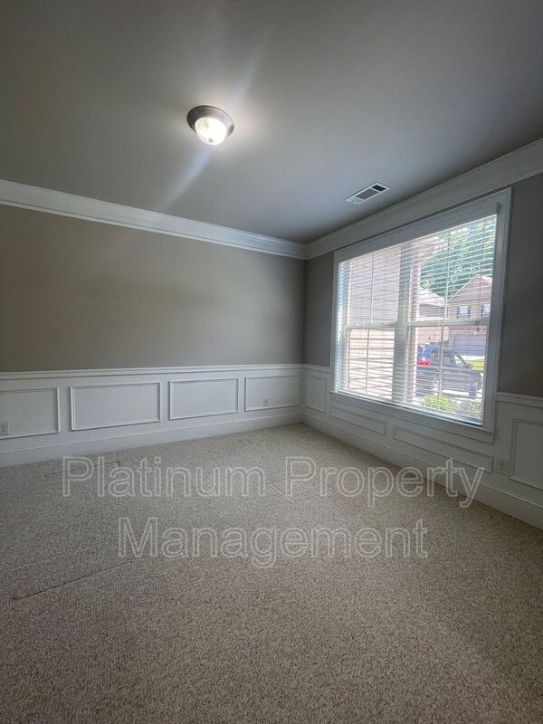 Building Photo - 5180 Mirror Lake Dr