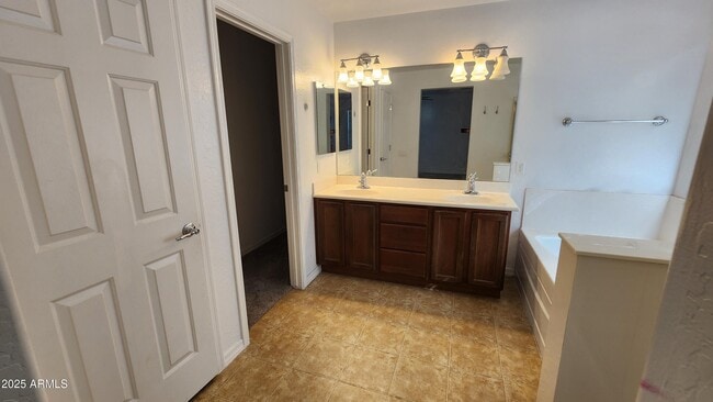 Building Photo - 4750 S Antonio