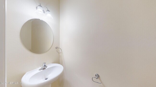 Building Photo - 13339 Solar Dr