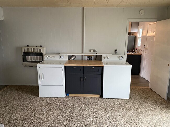 Laundry + Bonus Room - 1104 Oak Blvd