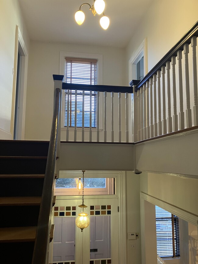 Building Photo - 322 Spring St