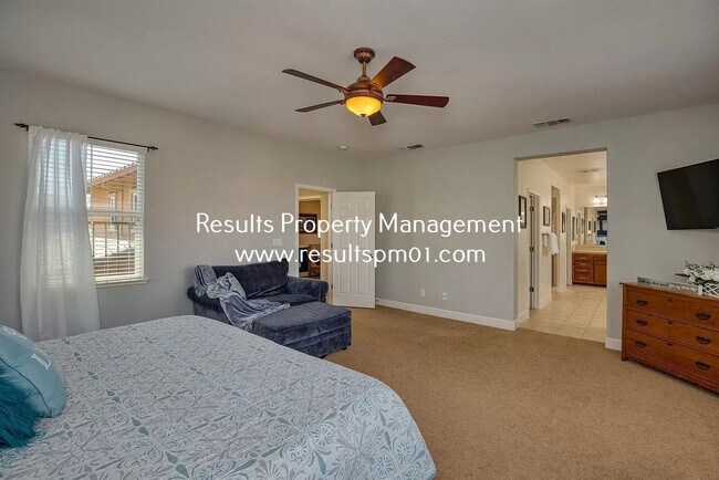Building Photo - Spacious and upgraded 4 Bed 3 Bath Roseville Home