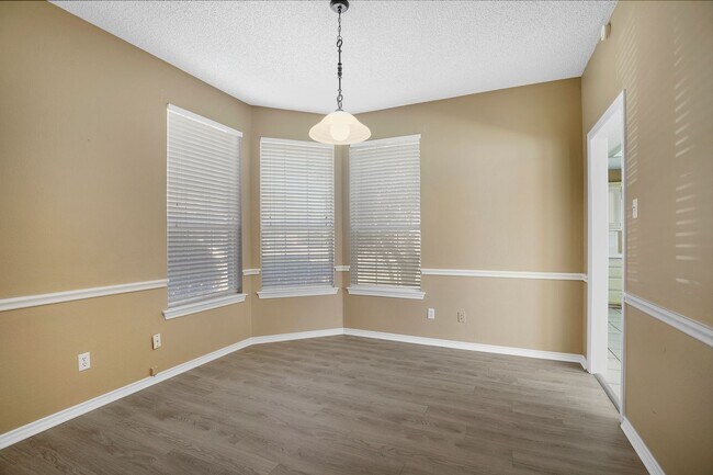 Building Photo - 3040 Flamingo Cir