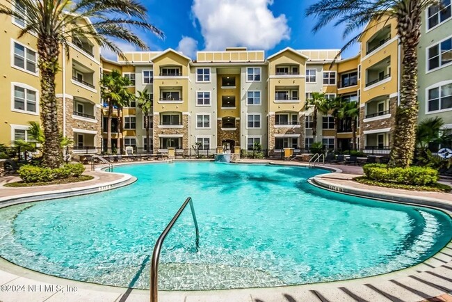 Building Photo - Luxurious 2-Bed/2-Bath Resort-Style Condo ...