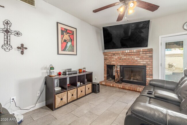 Building Photo - 5210 E Elmwood Cir