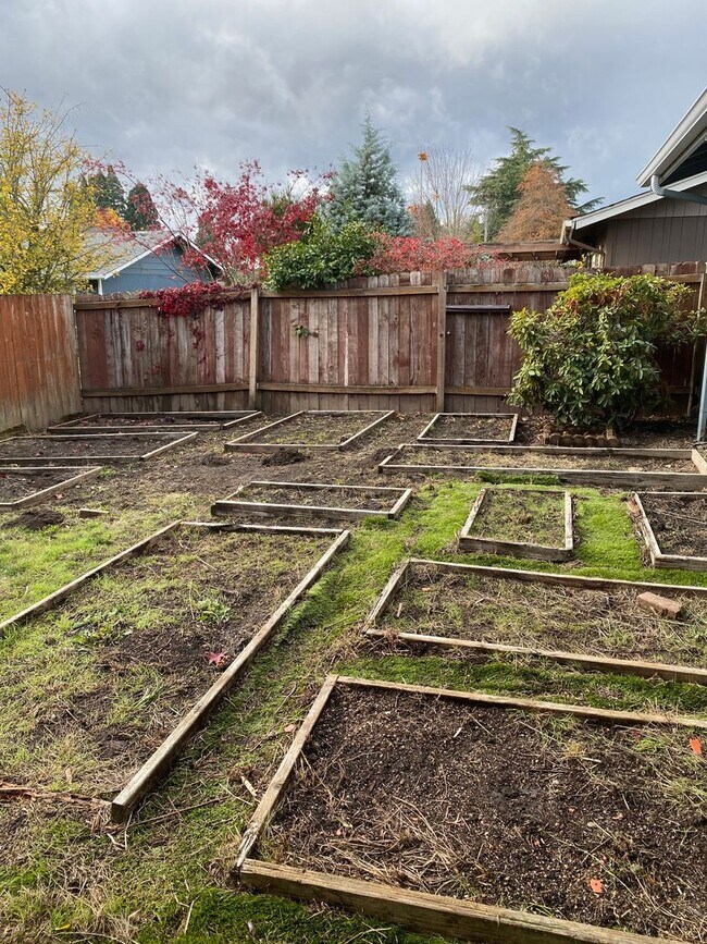 Building Photo - Spacious 3 bedroom 2 Bath Home in SE Corvallis