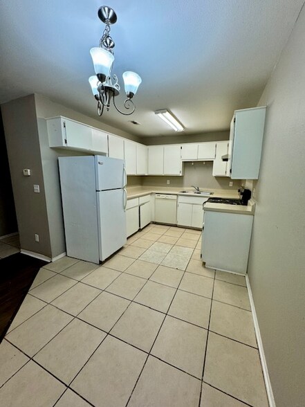 Building Photo - 1295 N Boxley Ave