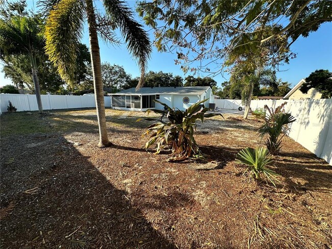 Building Photo - 6213 33rd Ave Cir W