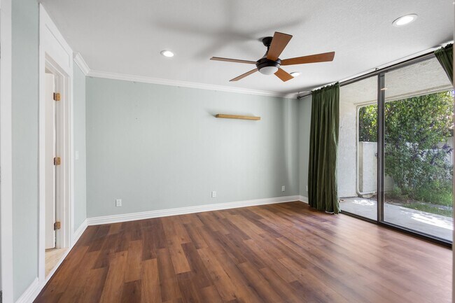 Building Photo - 2262 Martinique Ln