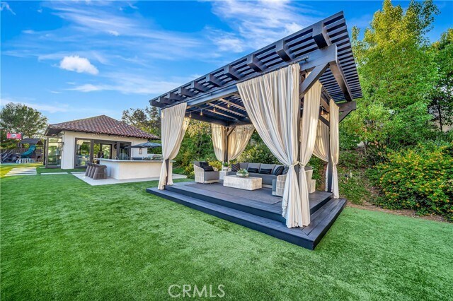 Building Photo - 2037 Delphine Ln