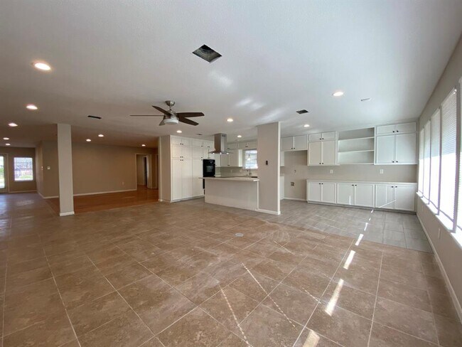 Building Photo - 3909 Ascot Ln
