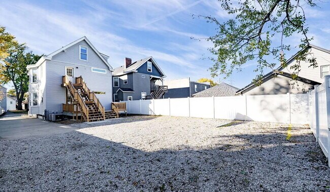Building Photo - 4326 Brownway Ave