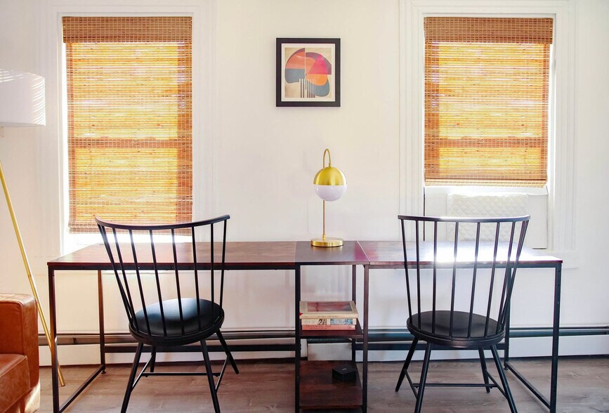 Building Photo - 136 Main St