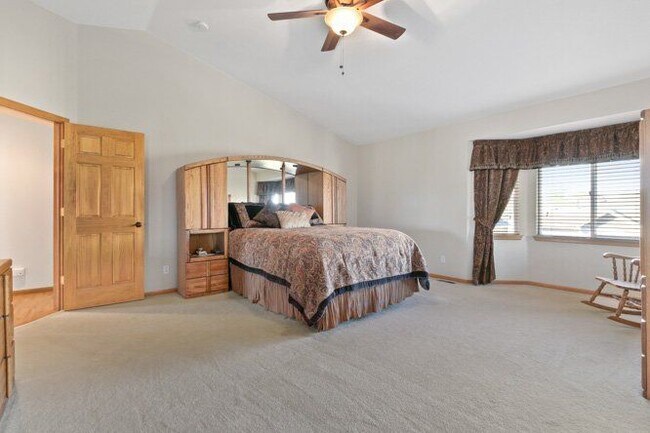 Building Photo - 829 W Sparrow Hawk Dr
