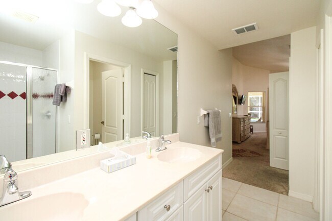 Building Photo - ** 4 BED-3 BATH PRIVATE SINGLE FAMILY POOL...