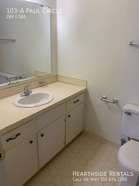 Building Photo - 103 Paul Cir