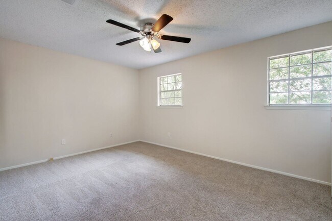 Building Photo - Two stories 3 Bedrooms & 3 Bathrooms Home for Rent in Desirable Anderson Mill NW of Austin