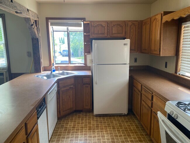 Kitchen - 711 Starkweather St