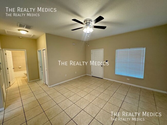 Building Photo - 548 Albatross Dr