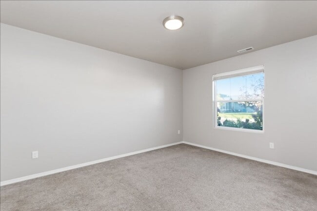 Building Photo - 2044 Kodiak St
